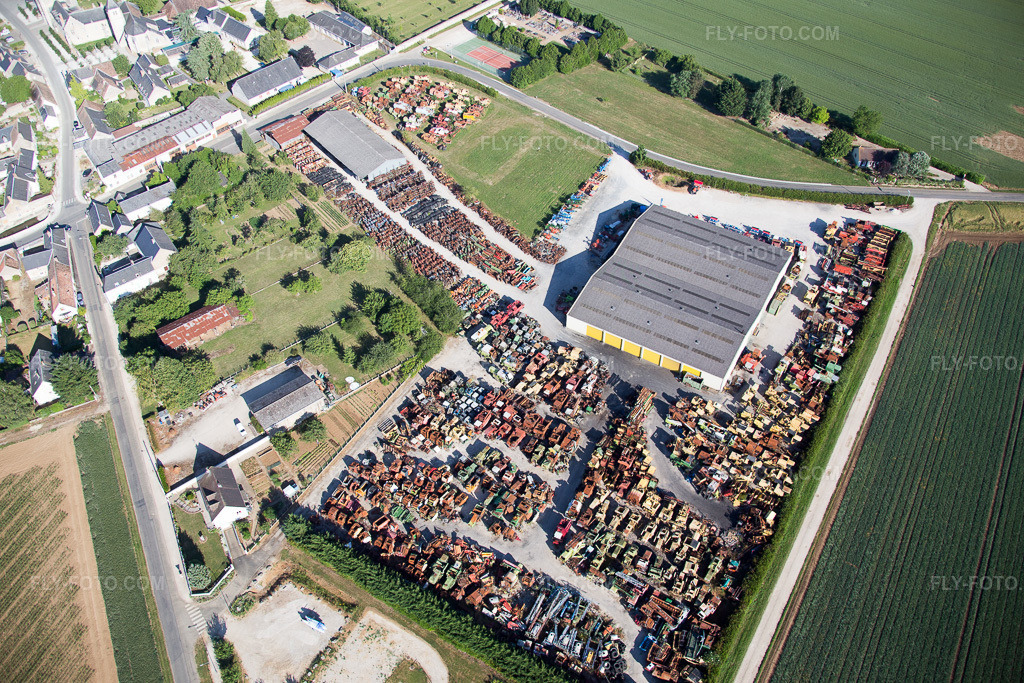Aerial view: View of the town in Talcy in the state Loir et Cher, France. – Photo: IMG_082185.jpg taken on 06/20/2015 by Werner Riehm/FLY-FOTO.com – Resolution of the original: 5472 x 3648 px