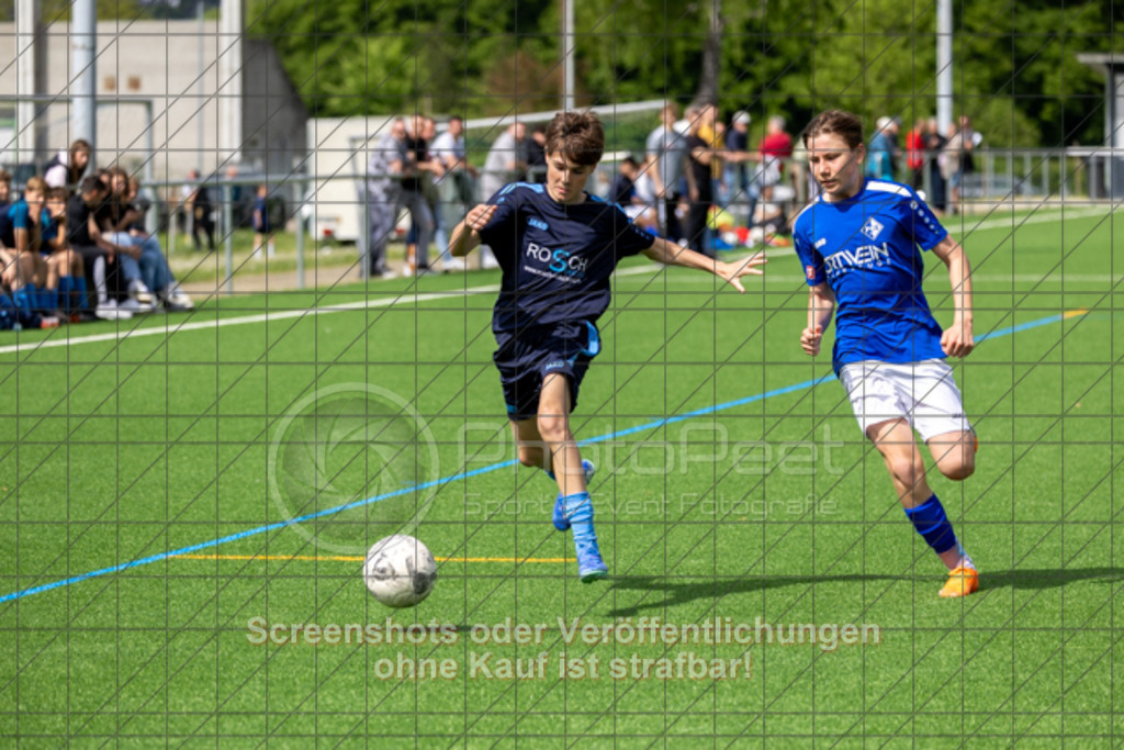 20250503_151946_0384 | #, 1.FC Eislingen (hellblau) vs. SGM TSG Zell-Hattenhofen-Holzmaden (dunkelblau), Jugend-Fussball, C-Junioren Landesstaffel Mitte, 18. Spieltag, Saison 20242025, Kunstrasenplatz, Haldenstraße 45, 73054 Eislingen, 03.05.2025 - 1500 Uhr,Foto: PhotoPeet-Sportfotografie/Peter Harich