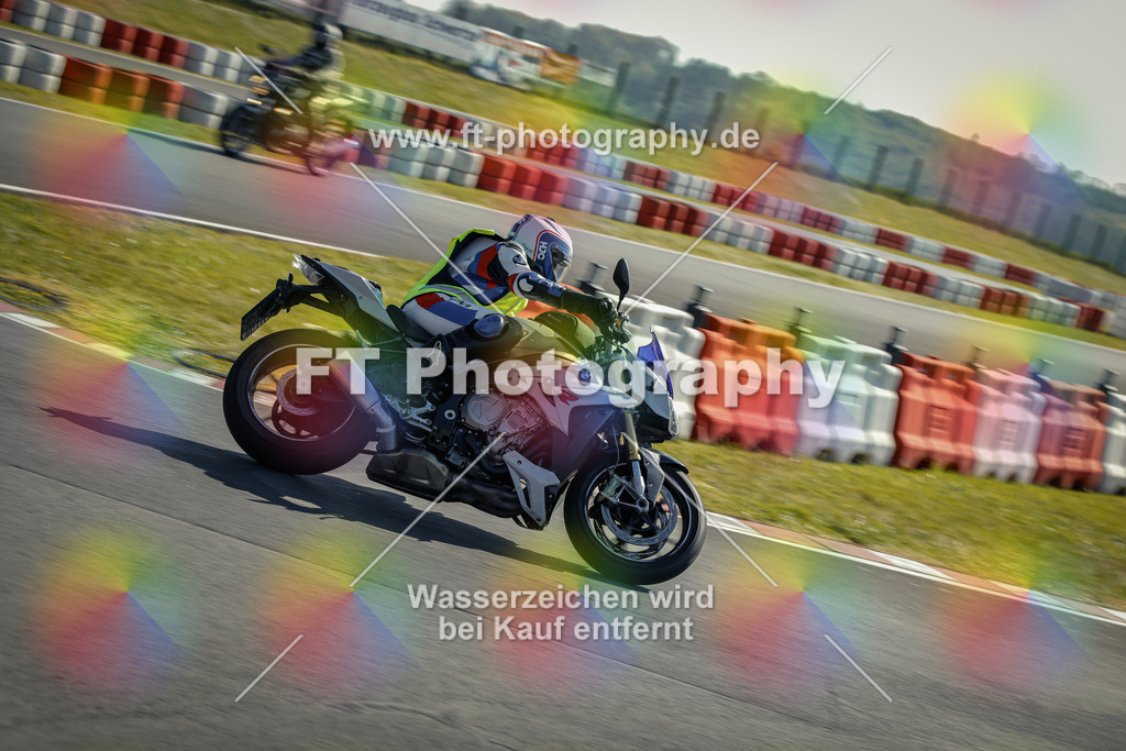 OBK_Mai_Martina_Markus-10255 | Hier findet Ihr Bilder von Touristenfahrten auf der Nürburgring Nordschleife oder von anderen Veranstaltungen die ich besucht habe. Viel Spass beim Durch Schauen 