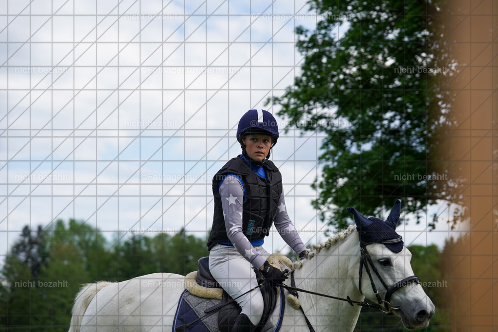 20240518-FAH04052 | Turnierbilder von Niederseon, Turnierfotografen Bayern, Fotoagentur Herrmann, Geländebilder, Reitsportfotografie