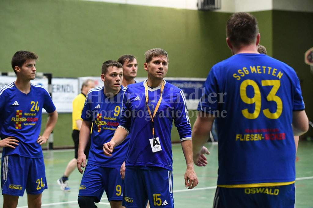 SSG Metten : ASV Dachau | Florian Sedlmeier (Chef-Trainer SSG Metten)  - Realisiert mit Pictrs.com