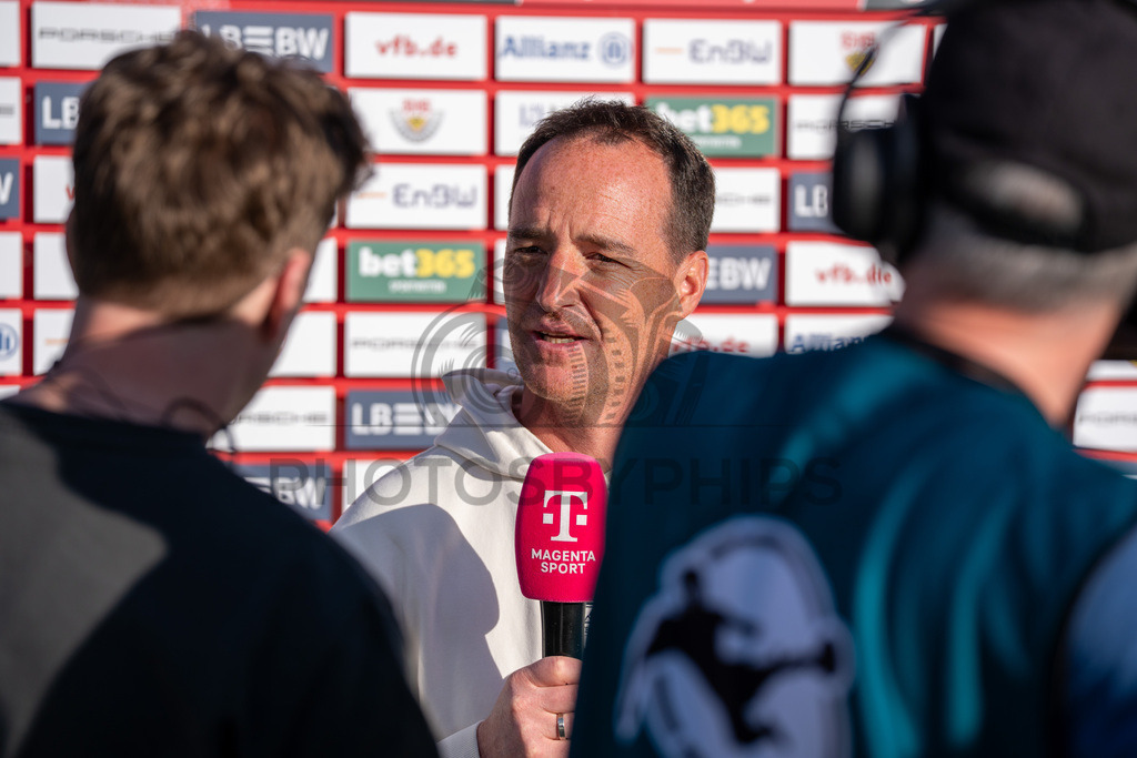 VfB Stuttgart II vs. SSV Ulm 1846 Fussball, Fussball, 3. Liga, 32. Spieltag, 08.04.2026 | Nico Willig (Trainer VfB Stuttgart II) vor der Partie im Interview,VfB Stuttgart II vs. SSV Ulm 1846 Fussball, Fussball, 3. Liga, 32. Spieltag, 08.04.2026DFB regulations prohibit any use of photographs as image sequences and/or quasi-video