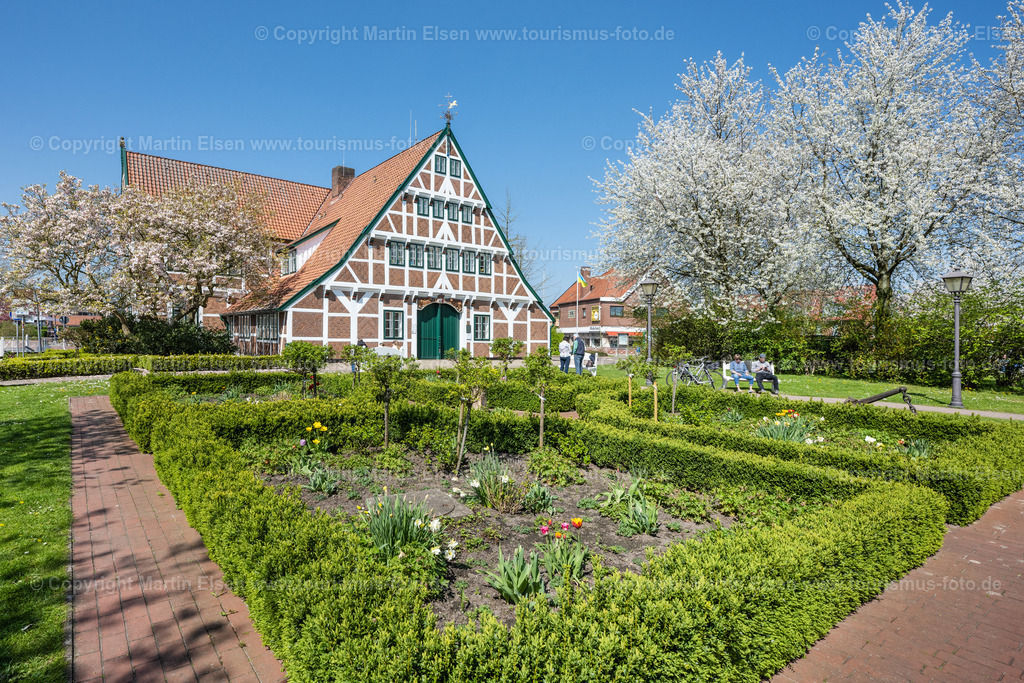 Altes Land Rathaus Jork_Kirschblüte_ELS_0024230423 | Fotos aus den Touristenorten aus Norddeutschland. - Realisiert mit Pictrs.com