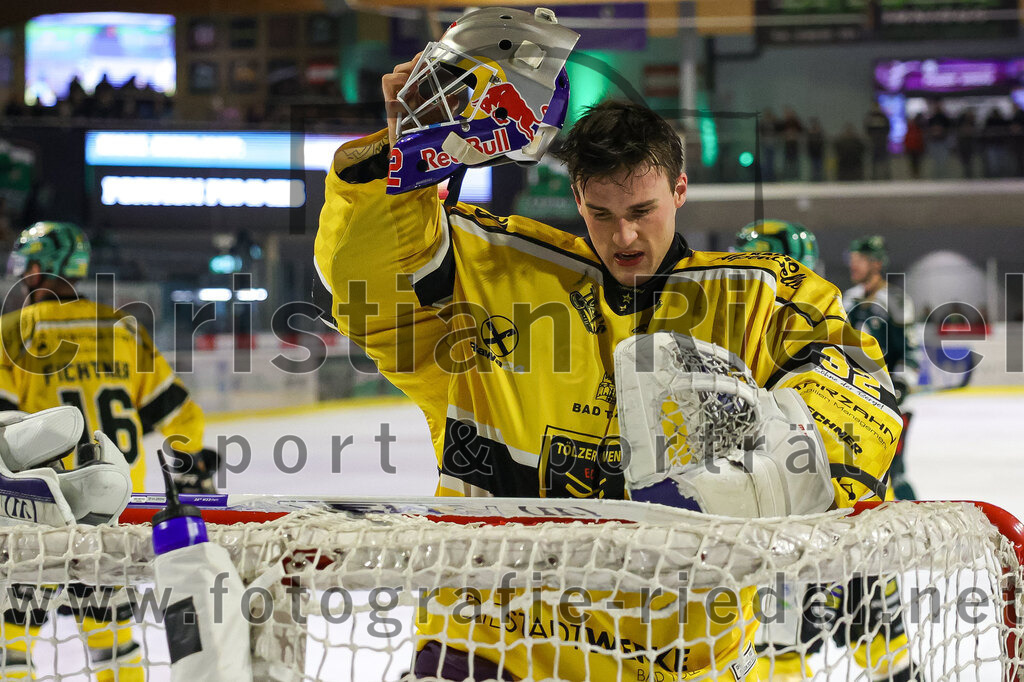 2025-12-19_064_TSV_Erding_gegen_Toelzer_Loewen | Erding, Deutschland, 19.12.2025:Eishockey, Oberliga Süd 2025 / 2026, 27. Spieltag, TSV Erding gegen Tölzer Löwen, Endergebnis: 2:5Torwart Matthias Bittner (Tölzer Löwen, #32)Foto: Christian Riedel / fotografie-riedel.net