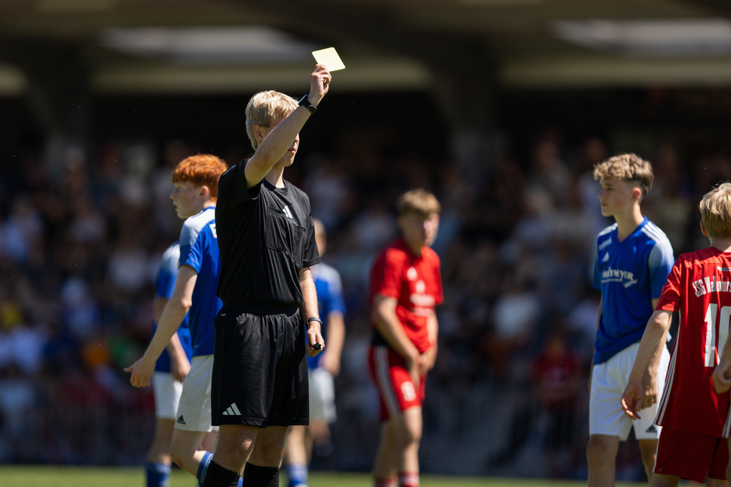 Fußball I Männer I 40. Pfingscup Hollage I 13289 | realhellocedii - Realisiert mit Pictrs.com