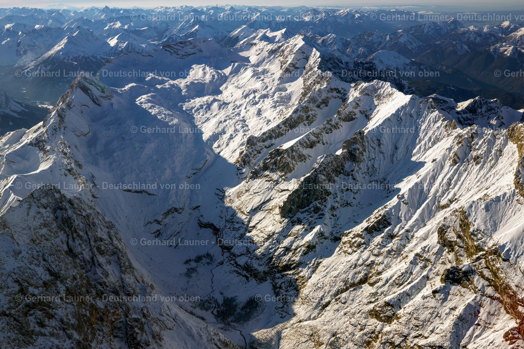 2991231 | Alpen bei Rottach-Egern mit Blick auf Zugspitze im Landkreis Garmisch-Partenkirchen in Bayern