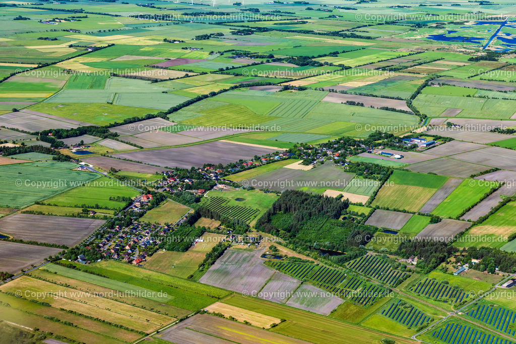 Uphusum_ELS_7795100623 | UPHUSUM 10.06.2023 Ortsansicht am Rande von landwirtschaftlichen Feldern und Nutzflächen in Uphusum im Bundesland Schleswig-Holstein, Deutschland. // Village view on the edge of agricultural fields and land in Uphusum in the state Schleswig-Holstein, Germany. Foto: Martin Elsen