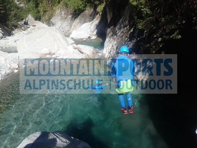 PC020016 | Bestelle die Bilder deines Berg- oder Wasser-Abenteuers mit Mountain Sports bequem von zu Hause aus direkt über unseren Online Fotoshop von pictrs.com. - Realisiert mit Pictrs.com
