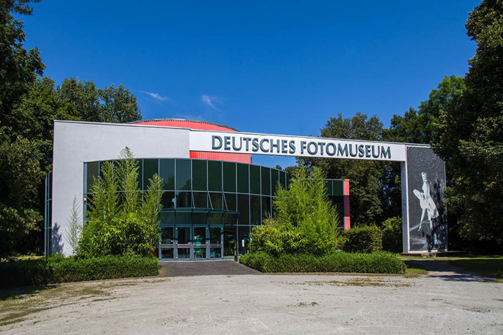Foto: Leipzig - Markkleeberg - Deutsches Fotomuseum | Das Team hinter BILDLEXIKON LEIPZIG bündelt historische wie aktuelle Informationen über die Stadt Leipzig in Text und Bild auf einer Plattform und stellt diese der interessierten Öffentlichkeit zur Verfügung.