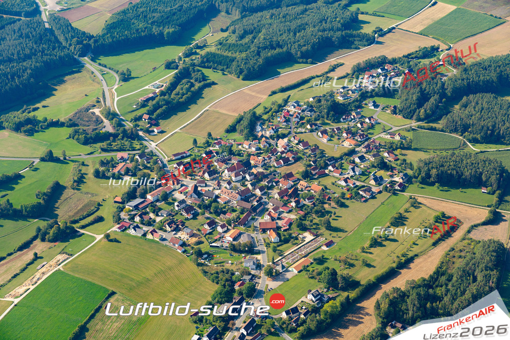 Die Luftbildaufnahme Kirchenbirkig -  wurde 2020 mittels Flugzeug (keine Drohne) erstellt. Perfekte Schärfe und Druck- Ergebnisse- Garantiert!