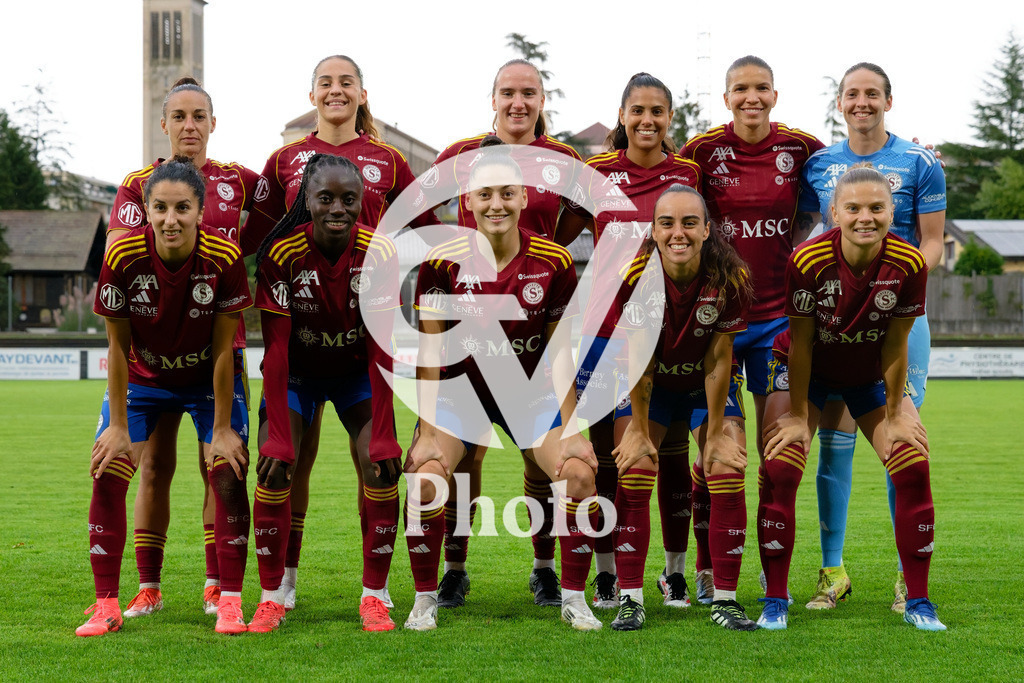 DZ9_4703_c | Switzerland: AXA Womens Super League 2025/26, Servette FC Chenois Feminin vs FC Aarau Frauen - Stade des Trois-Chene, Chene-Bourge: players of Servette FC Chenois Feminin pose for team photo 