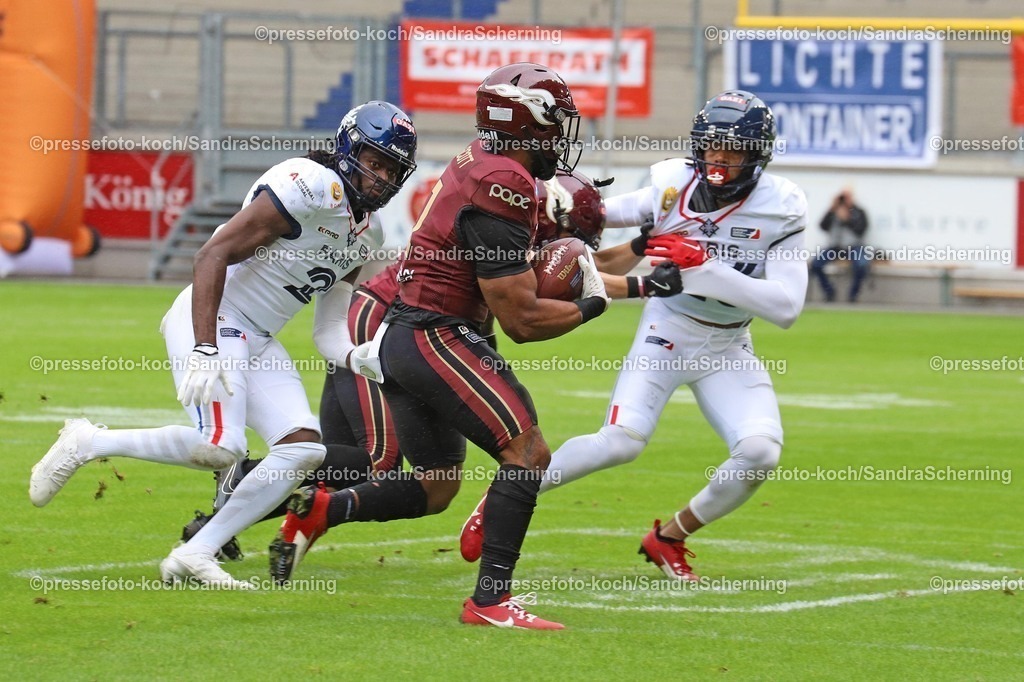 xSSC08062501020 | 08.06.2025, xsscx, American Footballl, Rhein Fire - Paris Musketeers, EFL, Schauinsland-Reisen-Arena, Saison 2025: Running Back Jonathan Scott (11) von Rhein Fire