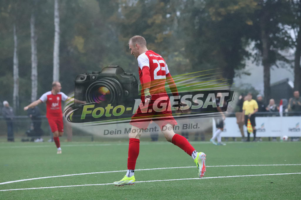 FC RW Kirchlengern - BV Bad Lippspringe | Auf dem Bild zu sehen: rot FC RW Kirchlengern: Lennard WüllnerFC RW Kirchlengern, BV Bad Lippspringe, Saison 25/26, Landesliga, Kirchlengern, Deutschland - Realisiert mit Pictrs.com