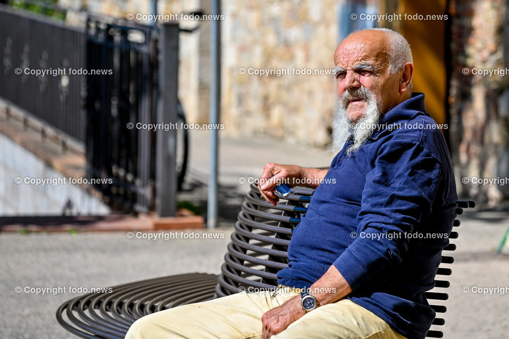 Italien_ Toskana_ San Gimignano_ 31.05.2024-62 | 31.05.2024, Italien, ITA, Toskana, San Gimignano im Bild Stadtansichten Gebäude, Architektur, Touristen, Historisch, Souvenir, Ansichten der berühmten Stadt San Gimignano in der Toskana-Italien - View of the famous town San Gimignano in Tuscany-ItalySan Gimignano ist eine italienische Kleinstadt in der Toskana mit einem mittelalterlichen Stadtkern. San Gimignano wird auch die Stadt der Türme genannt. Die Stadt liegt in der Provinz Siena. Sie gehört neben Florenz, Siena und Pisa zu den von Touristen meist besuchten Zielen in der Toskana.
