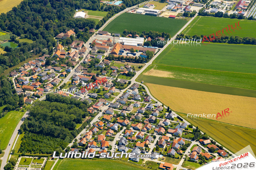 Aktuelles Luftbild von Adldorf Eichendorf - Die Luftaufnahme wurde 2022 mittels UL-Flugzeug erstellt ( keine Drohne ) - hochauflösende Kamera-Systeme von  Canon -Beste Qualität - Für grossformatige Ausdrucke geeignet. Die Geschenkidee !