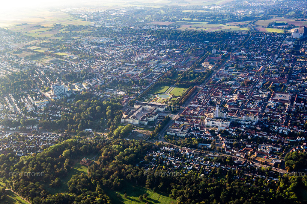 Luftbild: Residenzschloss Ludwigsburg und Blühendes Barock Gartenschau in Ludwigsburg im Bundesland Baden-Württemberg in Deutschland.Foto: IMG_138503.jpg vom 16.09.2023 durch Werner Riehm/FLY-FOTO.deResidenzschloss LudwigsburgBlühendes Barock Ludwigsburg - Gartenschau, Märchengarten