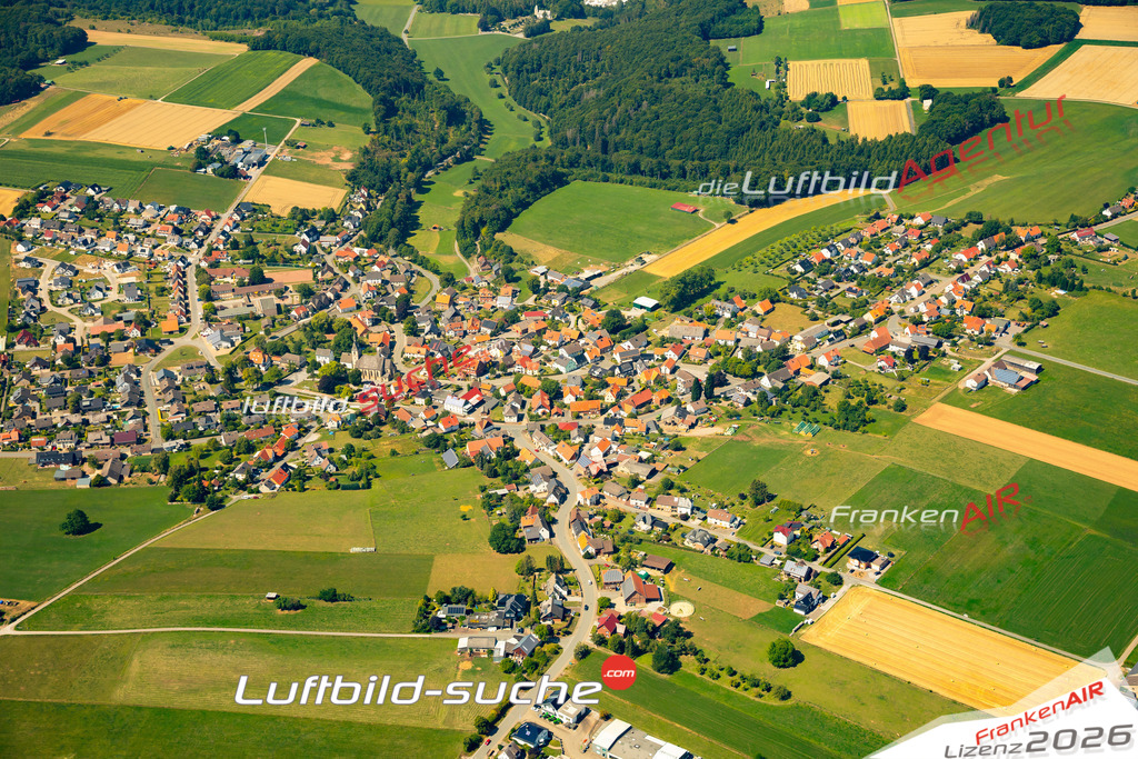 Die Luftaufnahme Giershagen - Marsberg wurde 2022 vom Flugzeug aus (keine Drohne) erstellt. Hohe Auflösung -für große Poster und Wandbilder geeignet - Garantiert!