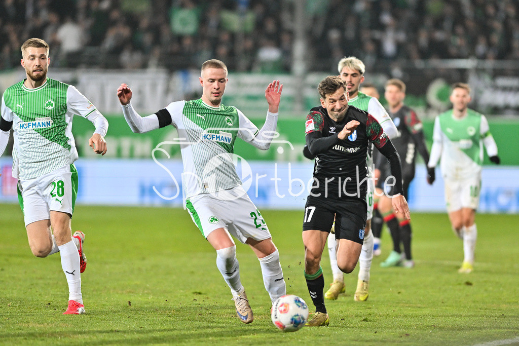 SpVgg Greuther Fürth - 1. FC Magdeburg | FUERTH, GERMANY - 06. FEBRUARY: im Duell Brynjar Ingo BJARNASON (SpVgg Greuther Fürth 25) und Alexander NOLLENBERGER (1. FC Magdeburg 17) während dem Match zwischen der SpVgg Greuther Fürth und dem 1. FC Magdeburg am 21. Spieltag der 2. Bundesliga im Sportpark Ronhof Thomas Sommer