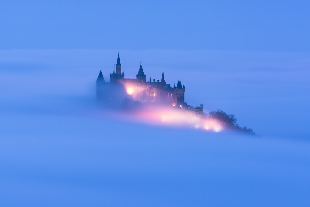 Burg Hohenzollern im Nebel | Heiko Oßwald - Realisiert mit Pictrs.com