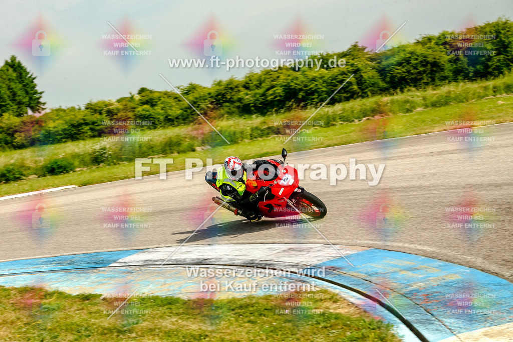 _MOT1250 | Hier findet Ihr Bilder von Touristenfahrten auf der Nürburgring Nordschleife oder von anderen Veranstaltungen die ich besucht habe. Viel Spass beim Durch Schauen 