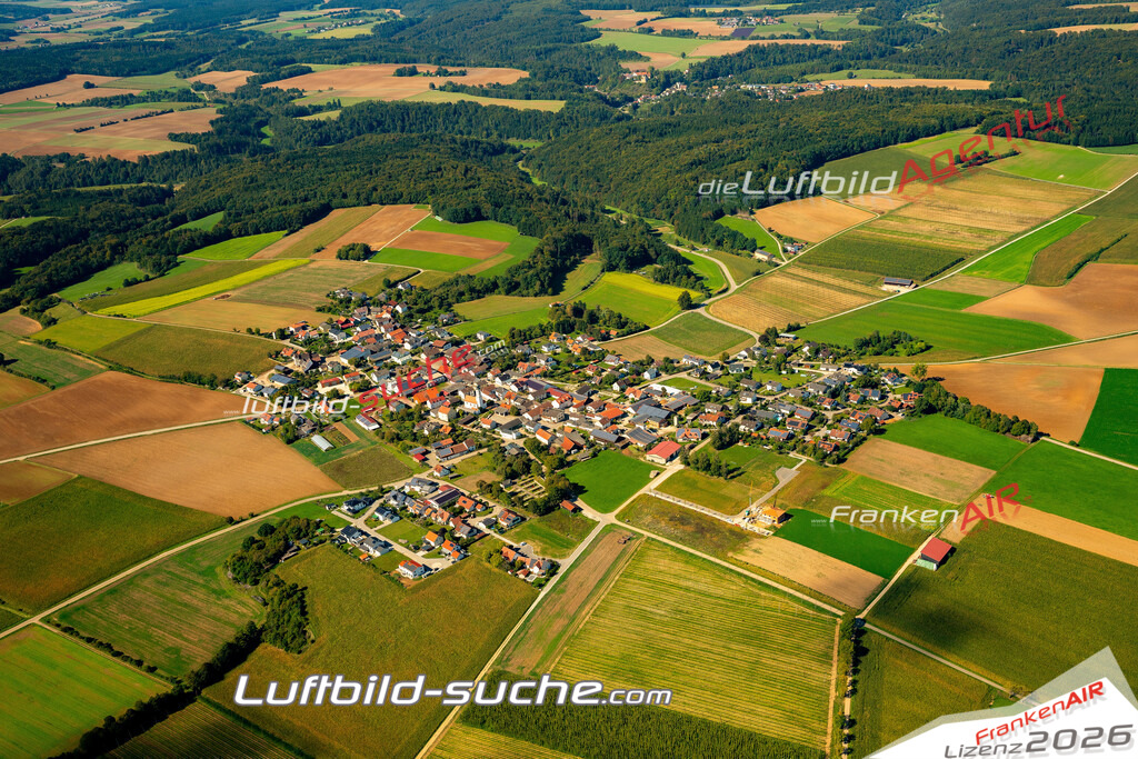 Das Luftbild zeigt : Tettenwang Altmannstein - Die Luftaufnahme wurde 2023 vom UL-Flugzeug aus erstellt ( keine Drohne ) - Hochauflösende Luftaufnahme - Für grossformatige Ausdrucke geeignet. Die Geschenkidee !Mit Lizenz und Bildrechte bestellbar