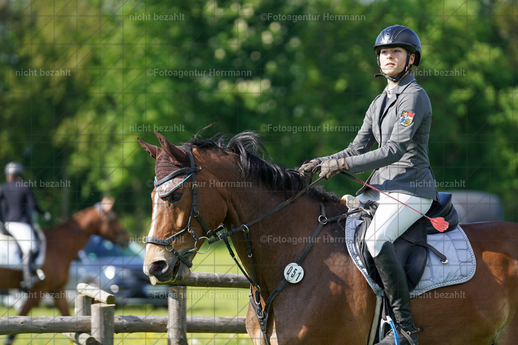 20240509-FAH02992 | Fotos von dem Turnier in Bayern, Landsberg am Lech, Reitsportbilder, Turnierfotografen Bayern, Fotoagentur Herrmann, Springreiten, Reitsportfotograf, Pferdefotograf, Turnierbilder