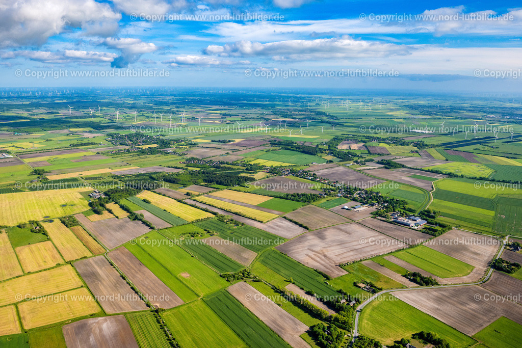 Uphusum_ELS_0224300523 | UPHUSUM 10.06.2023 Ortsansicht am Rande von landwirtschaftlichen Feldern und Nutzflächen in Uphusum im Bundesland Schleswig-Holstein, Deutschland. // Village view on the edge of agricultural fields and land in Uphusum in the state Schleswig-Holstein, Germany. Foto: Martin Elsen