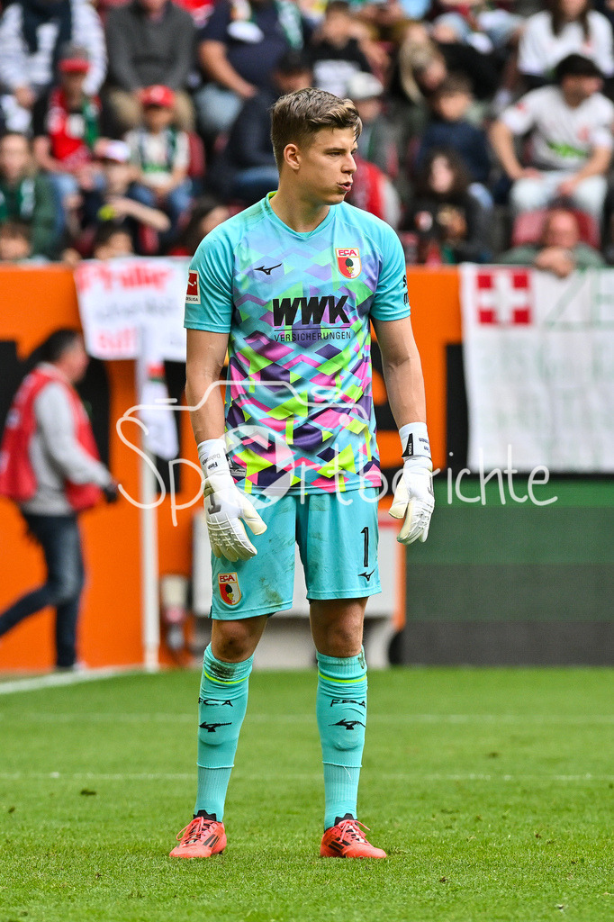 FC Augsburg - SG Eintracht Frankfurt | im Bild  Finn Gilbert DAHMEN (FC Augsburg 1) / Einzelfoto / Freisteller / Bundesliga: FC Augsburg - Eintracht Frankfurt, WWK Arena am 20.04.2025
