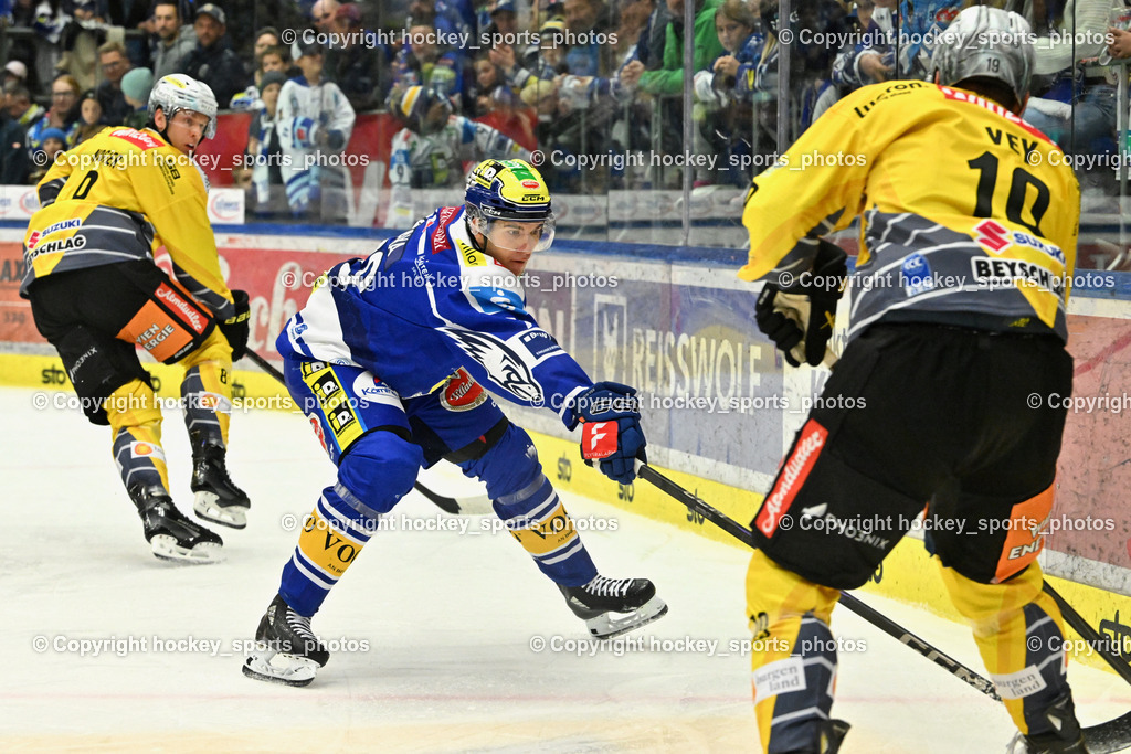 EC IDM WÄRMEPUMPEN VSV vs. Vienna Capitals | #78 Felix Maxa EC VSV, #19 Linden Vey Vienna Capitals, EC IDM WÄRMEPUMPEN VSV vs. Vienna Capitals, EC IDM WÄRMEPUMPEN VSV vs. Vienna Capitals am 16.11.2025 in Villach (Stadthalle Villach), Austria, (Photo by Bernd Stefan)
