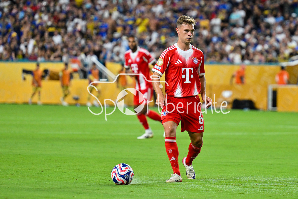 FC Bayern München - Boca Juniors | am Ball  Joshua KIMMICH (FC Bayern Muenchen 6) / Einzelfoto / Freisteller / FIFA Club World Cup: FC Bayern Muenchen - Boca Juniors, Hard Rock Stadium am 20.06.2025 / NOT FOR SALE IN USA