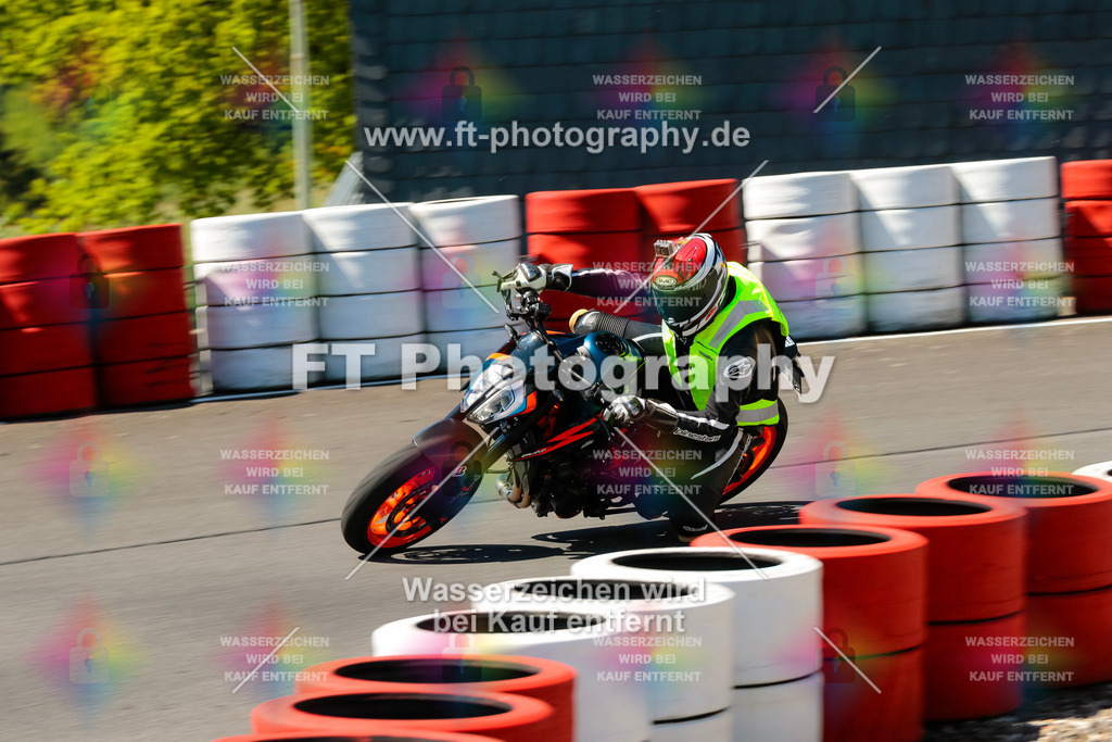 Moto-TeamOBK-22295 | Hier findet Ihr Bilder von Touristenfahrten auf der Nürburgring Nordschleife oder von anderen Veranstaltungen die ich besucht habe. Viel Spass beim Durch Schauen 