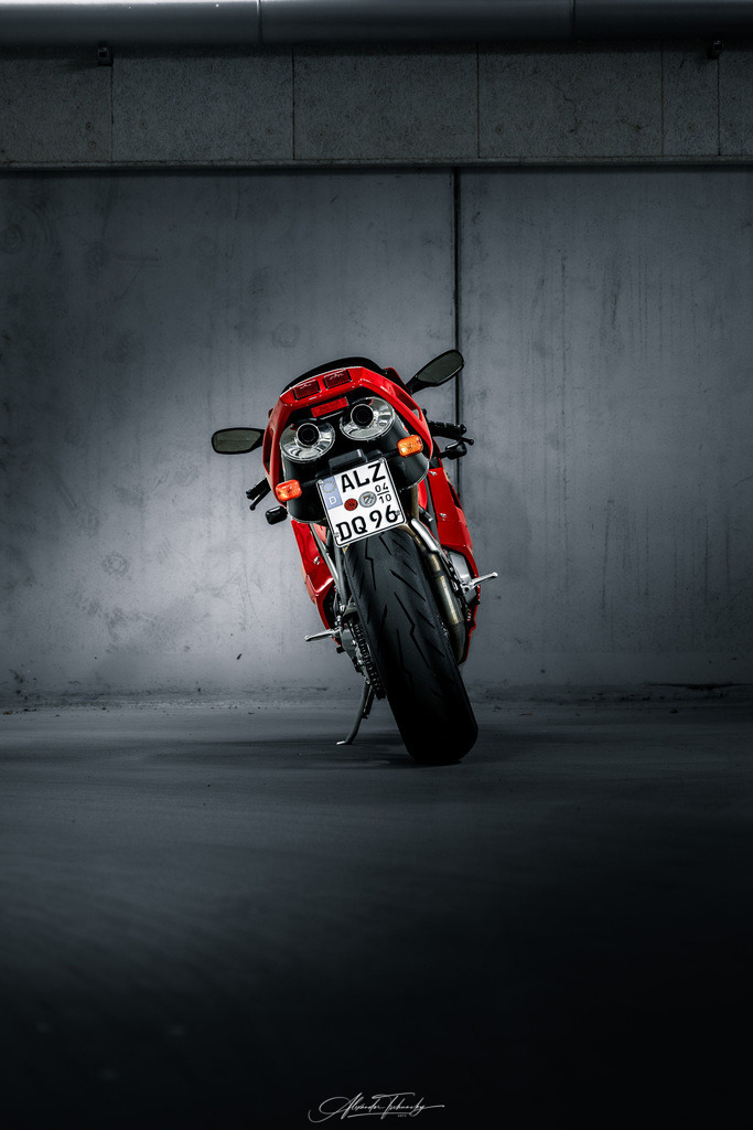 Ducati 996 | Entdecken Sie die faszinierende Welt von Alexander Tschuncky Arts: Kreative Fotografie, atemberaubende Automobilkunst und hochwertiger Bilderdruck. Lassen Sie sich inspirieren! - Realisiert mit Pictrs.com
