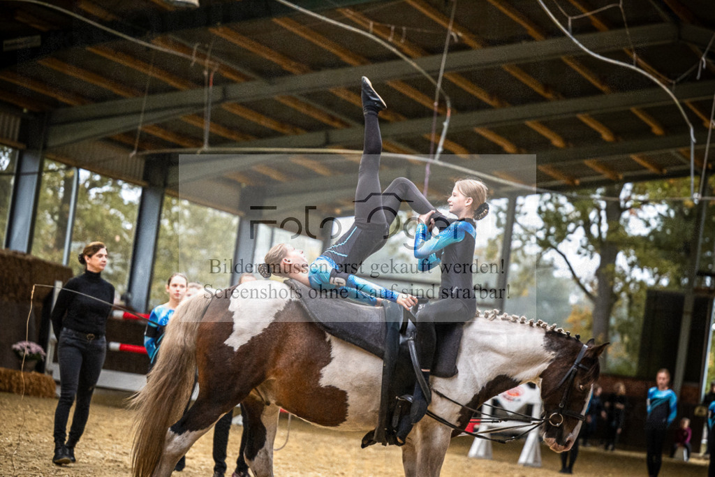 DOS_0176 | Entdecke hochwertige Reitturnierfotos von Foto Oger. Professionell, emotional und authentisch – jetzt Lieblingsmomente im Shop bestellen.Deutschlandweite Turnierfotografie. - Realisiert mit Pictrs.com