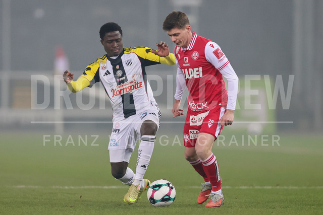 Austrian Bundesliga: Grazer AK 1902 vs LASK | GRAZ, AUSTRIA, 13.DEC.25 - SOCCER - ADMIRAL Bundesliga, Grazer AK 1902 vs LASK. The image shows Emmanuel Michael (Lask) amd Thorsten Schriebl (GAK).