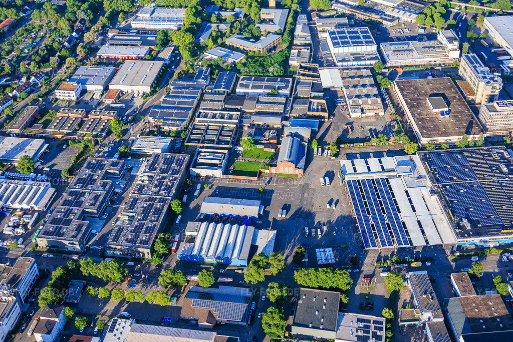 Luftbild: alte Schildkrötfabrik von Nordosten im Ortsteil Neckarau in Mannheim im Bundesland Baden-Württemberg in Deutschland. – Foto: IMG_157428.jpg vom 18.06.2026 durch Werner Riehm/FLY-FOTO.de – Auflösung des Originals: 5906 x 3937 px – AlteSchildkrötfabrik