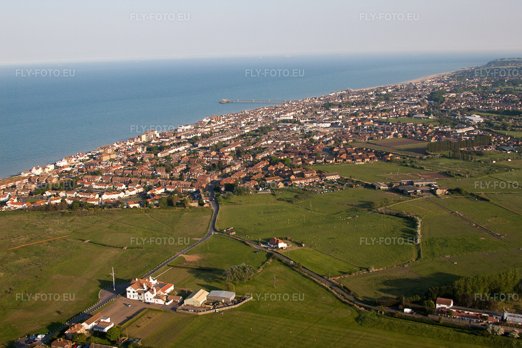 Vue aérienne: Vue de la ville à Deal dans le département Angleterre, Grande Bretagne. Photo: IMG_50697.jpg prise le 27/05/2012 par Werner Riehm/FLY-FOTO.eu – Résolution de l'original: 4752 x 3168 px