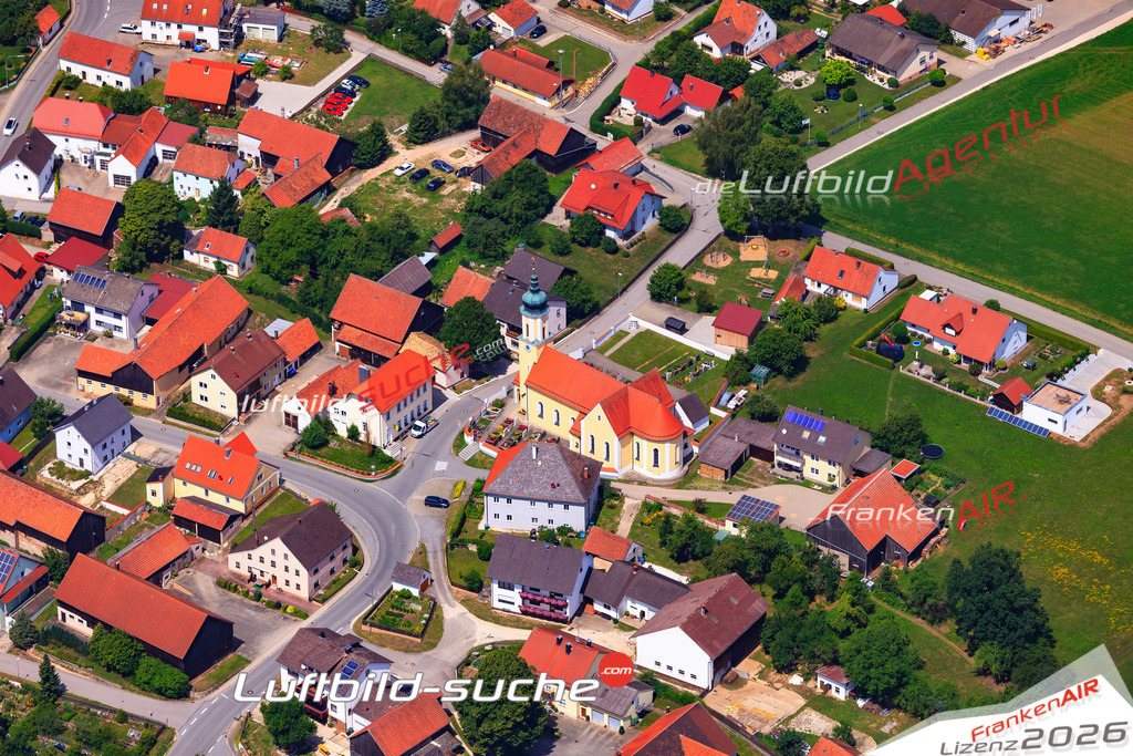 Die Luftaufnahme Eichenhofen - Oberpfalz wurde 2017 mittels Flugzeug (keine Drohne) erstellt. Perfekte Schärfe und Druck- Auflösung- Garantiert!