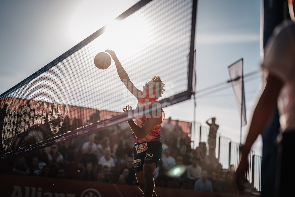 Beachvolleyball | Männer | Allianz German Beach Tour 2025 | Tourstop Düsseldorf | 09.05.2025 | Hennes Nissen beim Angriff