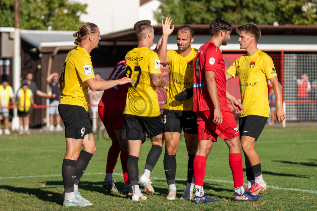 SSV Schwäbisch Hall vs. SG Sonnenhof Großaspach, Fussball, WFV-Pokal, 3. Runde, 11.08.2026 | Kollektiver Torjubel nach dem 0:2 durch Marlon Fass (SG Sonnenhof Großaspach, #09),SSV Schwäbisch Hall vs. SG Sonnenhof Großaspach, Fussball, WFV-Pokal, 3. Runde, 11.08.2026