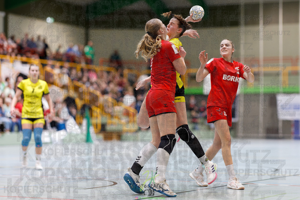 Hessenmeisterschaft wJC - Finale; HSG Kleenheim - HSG Weiterstadt/ Braunsh.Worf. | Hessenmeisterschaft wJC - Finale; HSG Kleenheim - HSG Weiterstadt/ Braunsh.Worf. am 22.03.2025 in Biedenkopf (Sporthalle Lahntalschule)Photo © 2025 - Jörg Heinrich - Realisiert mit Pictrs.com