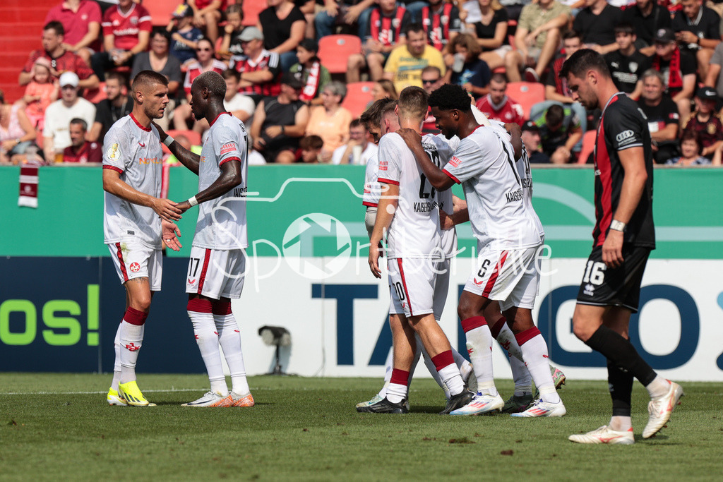 FC Ingolstadt - 1. FC Kaiserslautern | Jubel nach dem Treffer zum 0-2 durch Jannik MAUSE (FCK #18) / Freude / Happy / Tor / Torschuetze / Doppelpack