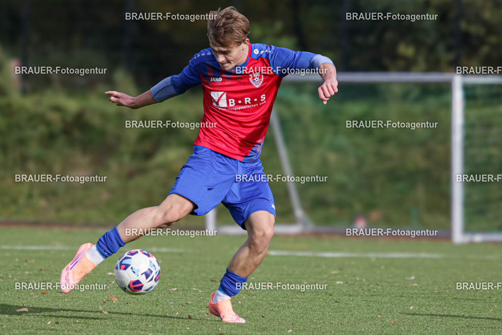 02.11.2025: A-Jugend-Niederrheinliga KFC Uerdingen - RSV Ratingen | Krefeld, Deutschland, 02.11.2025: Bartlomiej Gondek(KFC Uerdingen) in Aktion während des A-Jugend Niederrheinliga Spiels zwischen KFC Uerdingen  - RSV Ratingen am 02.11. 2025 am Löschenhofweg in Krefeld, Deutschland. (Foto Ralph Görtz / Brauer-Fotoagentur)