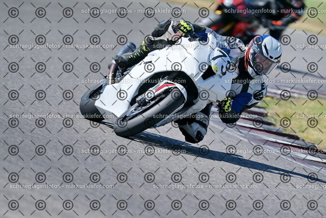 26bt04-0729 | markuskiefer.com - Realisiert mit Pictrs.com