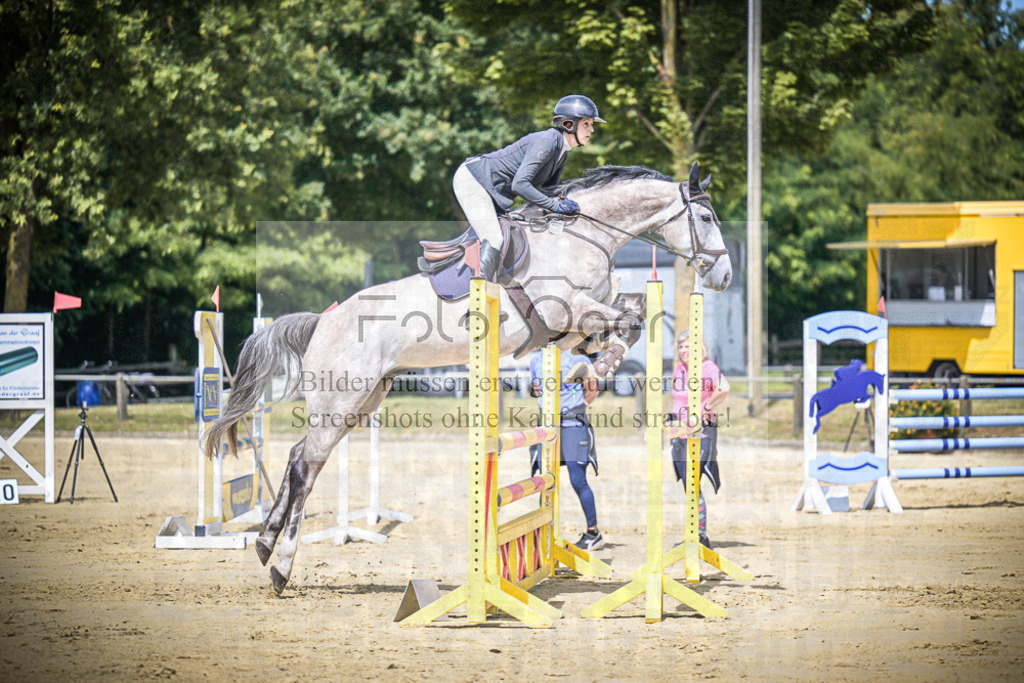 DOS_8118 | Entdecke hochwertige Reitturnierfotos von Foto Oger. Professionell, emotional und authentisch – jetzt Lieblingsmomente im Shop bestellen.Deutschlandweite Turnierfotografie. - Realisiert mit Pictrs.com