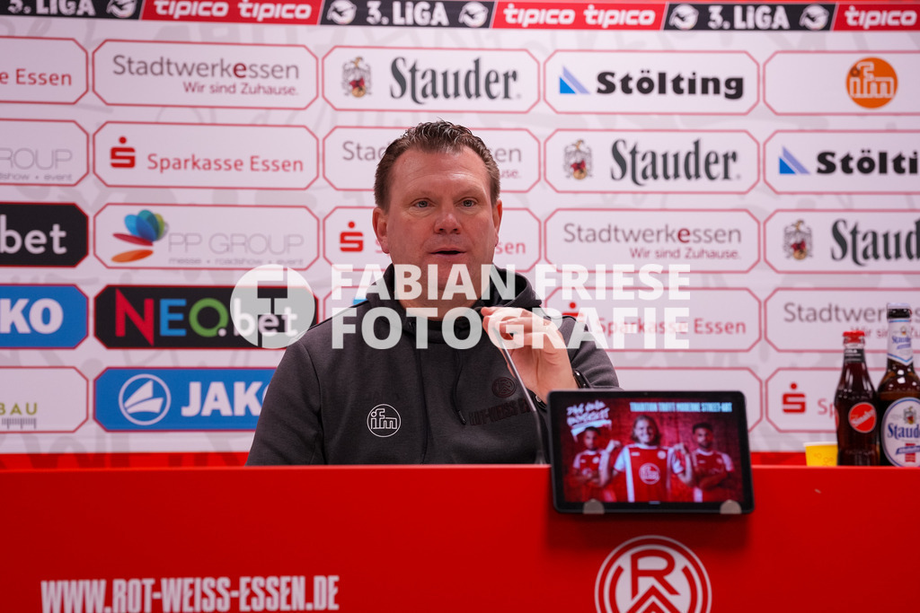 GER Rot-Weiss Essen vs. SSV Ulm, Fussball, 3. Liga, Spieltag 19, Saison 2025/2026, 20.12.2025 | GER Rot-Weiss Essen vs. SSV Ulm, Fussball, 3. Liga, Spieltag 19, Saison 2025/2026, 20.12.2025Foto: Fabian Friese - Realisiert mit Pictrs.com