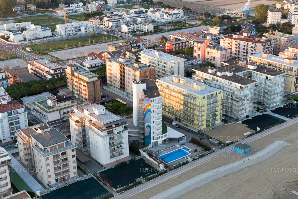Vue aérienne: Vue de la ville à Ca' Costantini dans le département Vénétie, Italie. Photo: IMG_098320.jpg prise le 03/04/2017 par Werner Riehm/FLY-FOTO.eu – Résolution de l'original: 5472 x 3648 px