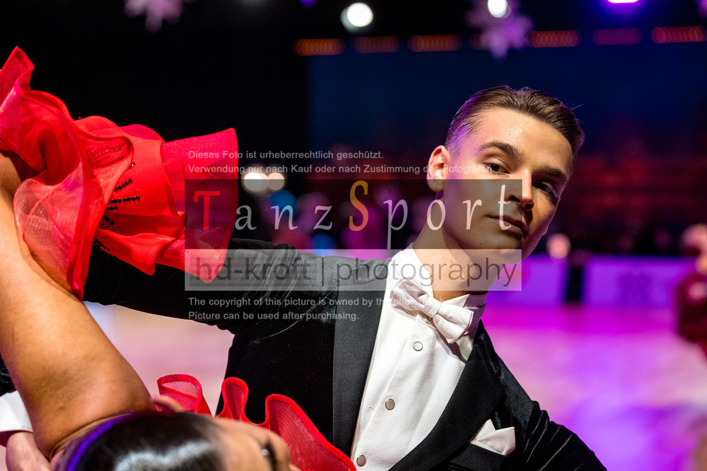 20251212_WDSF_World_Ch_Cup_RS-Std_0741-2 | Tanzsportbilder, Standardtanz, Lateintanz, WDSF, DTV, LTVB, dancecomp, goc, hessen tanzt, blaues band der spree, walzer, tango, wiener walzer, slowfox, quickstepp, samba, rumba, cha-cha-cha, paso doble. jive, hd-kroft photography, turniertanzsport