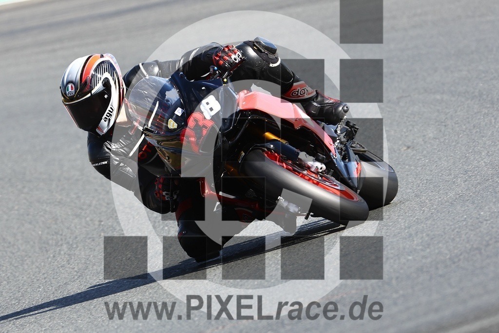 0238-20240914_02233 | Schöne Erinnerungen an spannende Momente - das festzuhalten ist unser Job. PIXELrace.de ist seit 2003 auf den Rennstrecken Europas unterwegs um die Action draußen beim Fahren und die wunderbare Stimmung imm Fahrerlager für euch einzufangen.