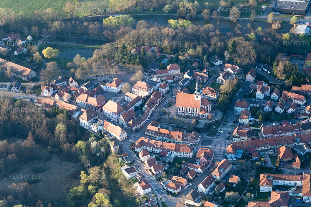 Vue aérienne: Vue de la ville à Lauterbourg dans le département Bas Rhin, France. Photo: IMG_097877.jpg prise le 27/03/2017 par Werner Riehm/FLY-FOTO.euRésolution de l'original: 5472 x 3648 px
