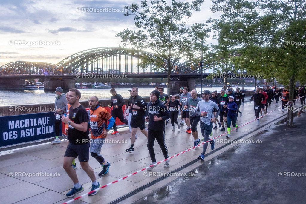 23. ASV Nachtlauf; Koeln, 13.05.26 | Impressionen vom 23. ASV Nachtlauf am 13.05.26 am Tanzbrunnen in Koeln. Foto: BEAUTIFUL SPORTS/Leah Kohring